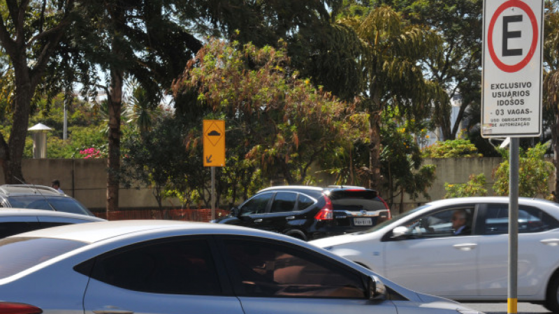 Calcula-se que, hoje, cerca de 39 mil pessoas utilizam a credencial de estacionamento especial do Recife. A medida tem objetivo de evitar aglomerações para acesso ao serviço do órgão