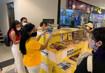 Feira de Troca de Livros incentiva leitura no Recife 