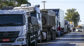 Alvo de protesto de caminhoneiros, nova tabela do frete será suspensa, diz ministro