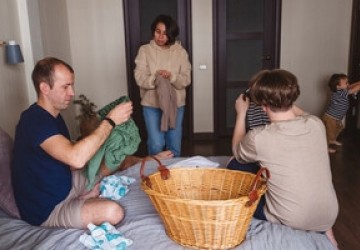 PNAD: mulheres gastam quase o dobro de tempo no serviço doméstico
