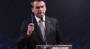 Profissionais ligados à segurança podem sair da reforma, diz Bolsonaro
