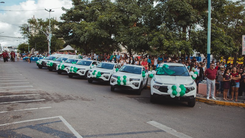 Os carros foram apresentados para a população, nesta quarta-feira (18), dia de aniversário de 152 anos de emancipação política do município.