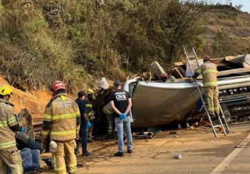 Ônibus com torcedores do Corinthians sofre acidente e deixa 7 mortos