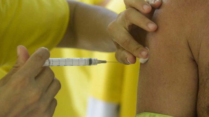 Vacinação vai continuar enquanto durarem os estoques, de acordo com Ministério da Saúde