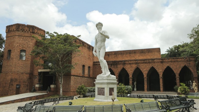 Eleito como o melhor museu do Brasil, o complexo cultural já atingiu a marca de mais de 3,5 milhões de visitantes e turistas de vários lugares do mundo. 
