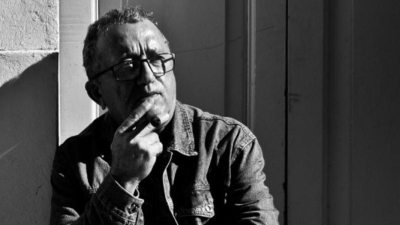 Lançando sua autobiografia, o poeta Paulo de Carvalho narra a história de um autêntico poeta de rua