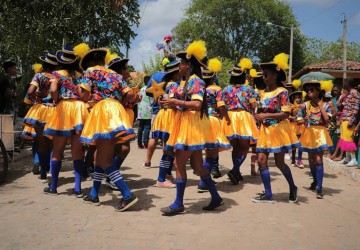 Bloco Rural Estrelinha leva aulas espetáculos, oficinas de artesanato e de percussão para escola e universidade de Nazaré da Mata